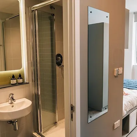 Student Only Classic Ensuite Point Campus