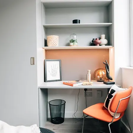 Student Only Classic Ensuite Point Campus Διαμέρισμα *