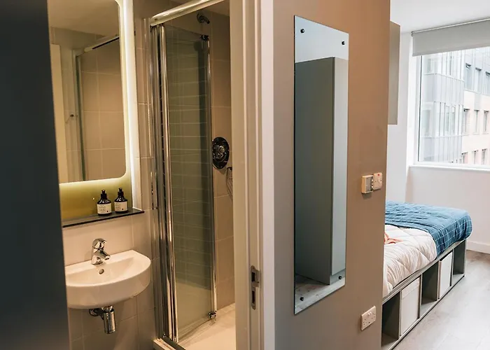 Student Only Classic Ensuite Point Campus